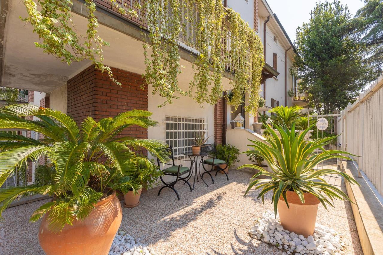 Crys: Apartments, Holiday, Business, Blu Verona Buitenkant foto